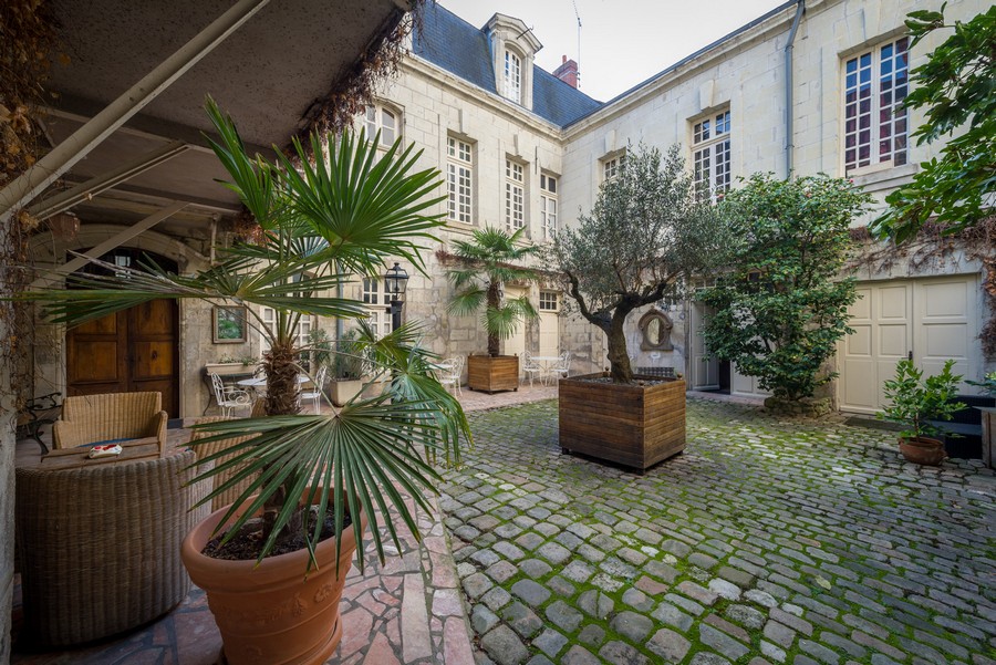 Le Patio à Saumur avec vue sur les quais de Loire